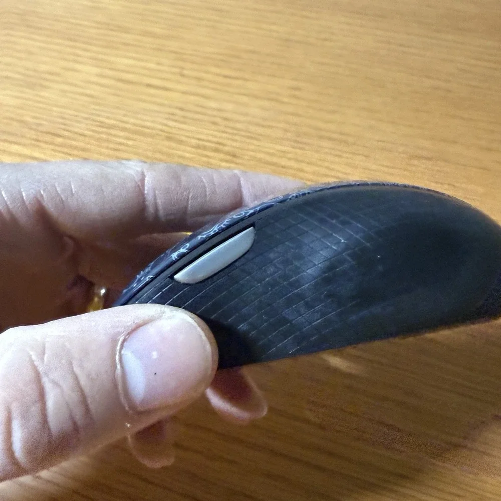 Microsoft Wireless Mobile Mouse 4000 Model 1383 USB 4-way Scroll Wheel NO DONGLE